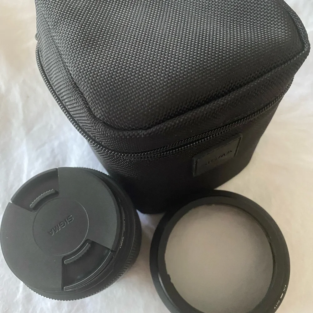 Sigma 30 mm 1.4 DC camera lens for Canon